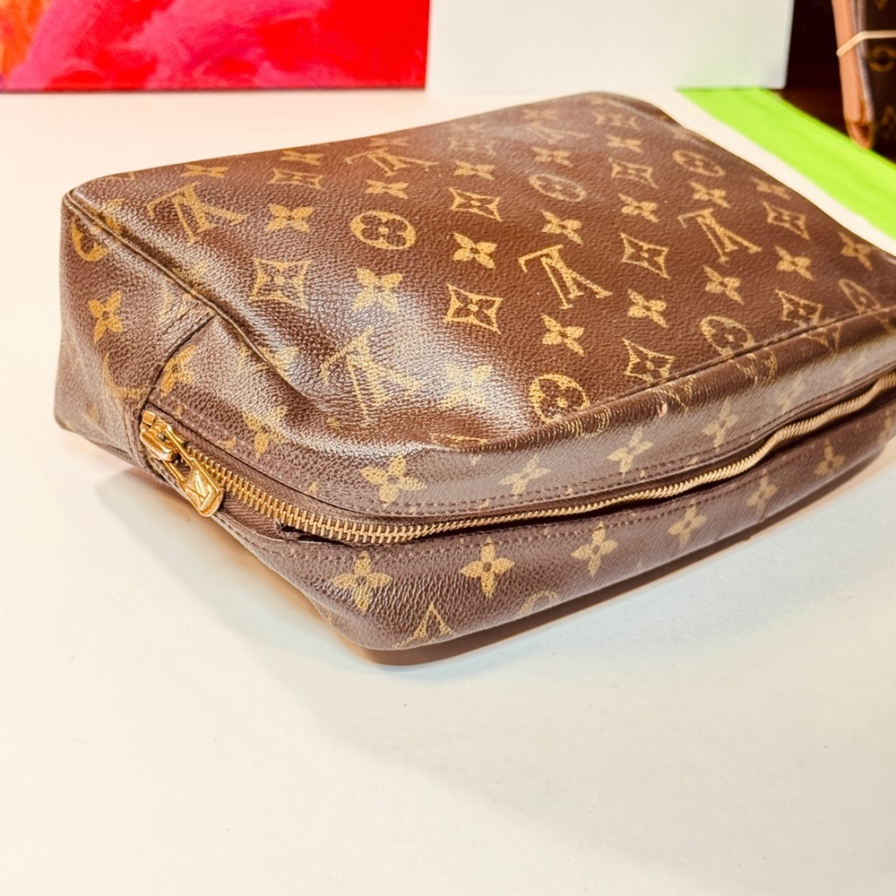 Louis Vuitton Brown and Gold Monogram Toiletry bag - Picture 13 of 15